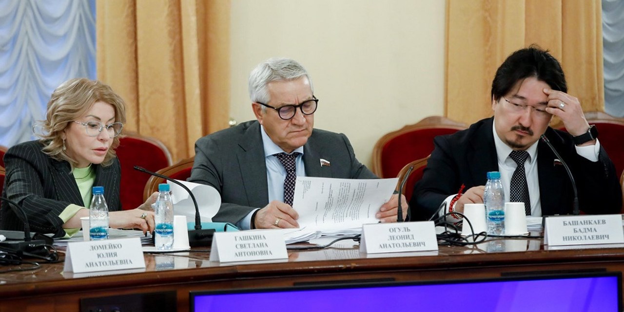 UPD: Депутаты передумали исключать частных страховщиков из системы ОМС