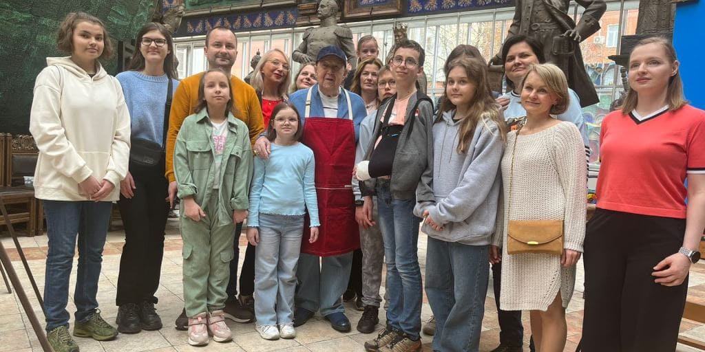 19.04.2024 Зураб Церетели провел мастер-класс для подопечных фонда «ПОДСОЛНУХ»